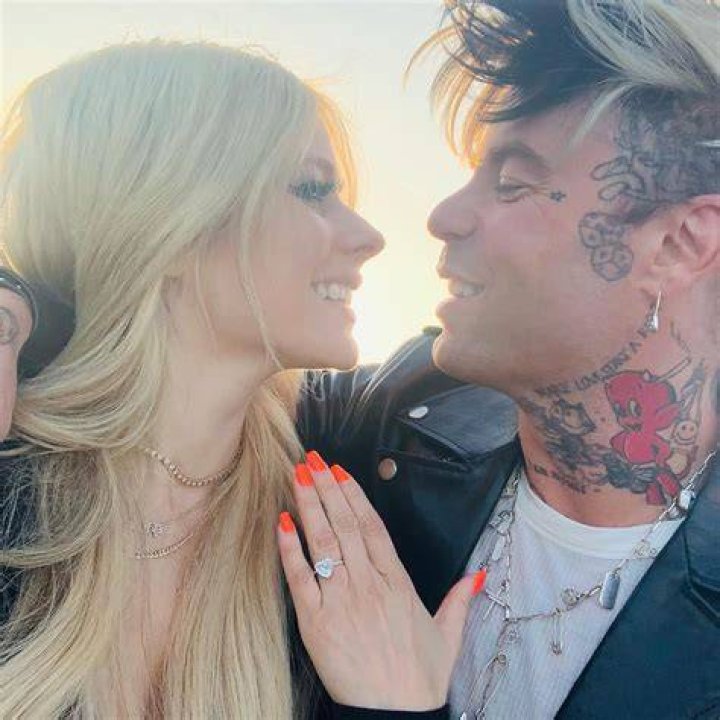 Avril Lavigne Engaged to Mod Sun After Paris Proposal Exclusive Photos