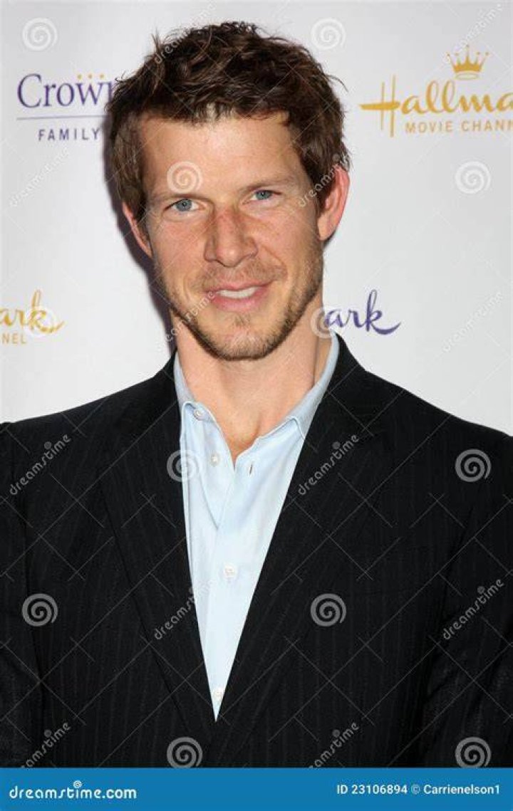Eric Mabius editorial stock photo. Image of arrives, wife 23106893