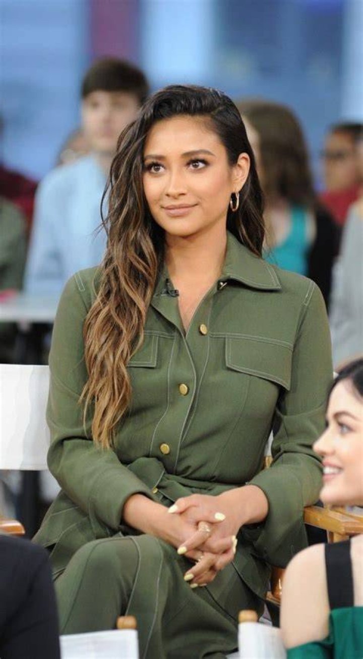 Pin en Shay Mitchell