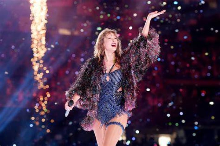 Taylor Swift's Dad Made 15 Million in Scooter Braun Deal